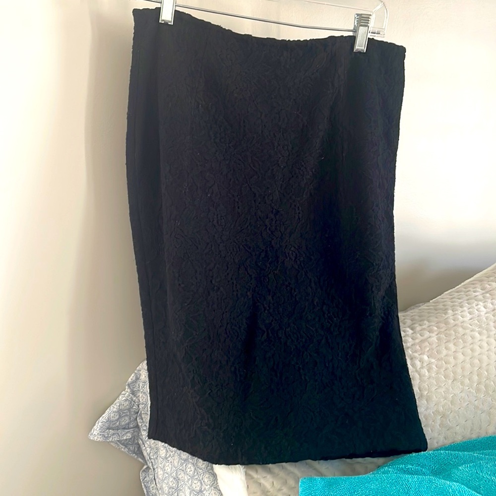 Midi skirt from Zara. The perfect basic for your wardrobe!